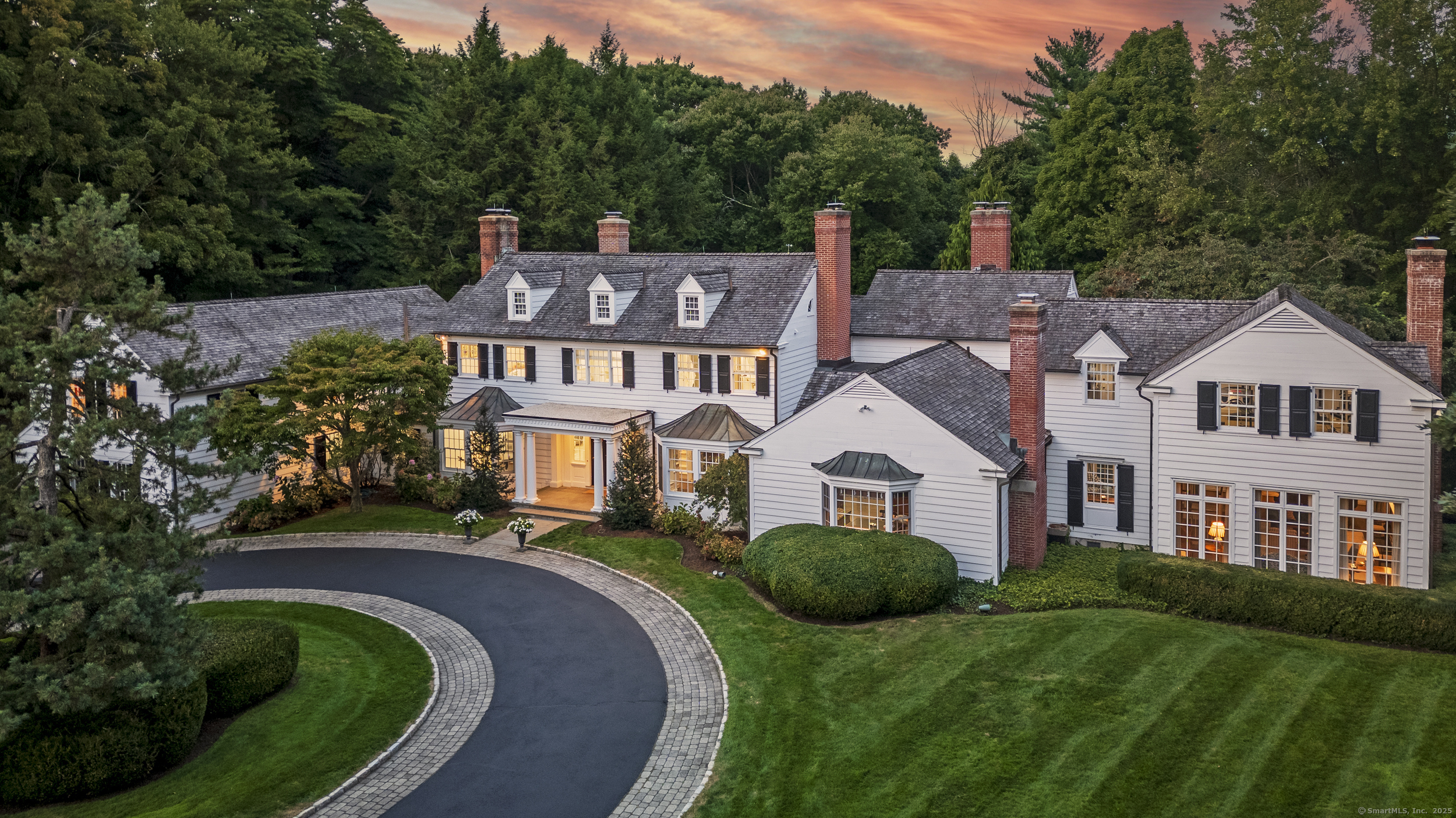 N Wilton Road, New Canaan, Connecticut - 6 Bedrooms  
6.5 Bathrooms  
15 Rooms - 