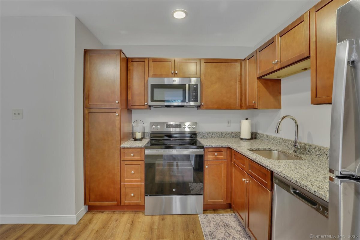 Rocky Hill, Connecticut 06067, United States, 2 Bedrooms Bedrooms, ,3 BathroomsBathrooms,Residential,Active,163817