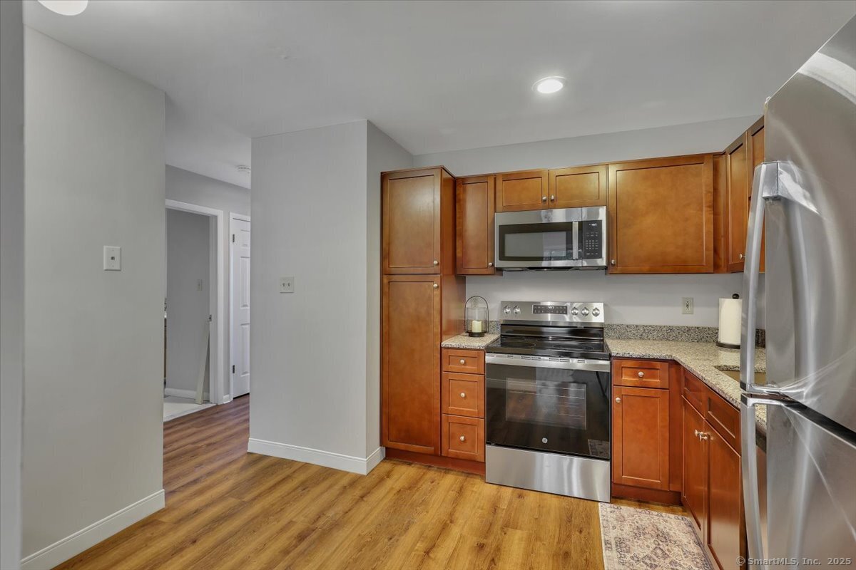 Rocky Hill, Connecticut 06067, United States, 2 Bedrooms Bedrooms, ,3 BathroomsBathrooms,Residential,Active,163817