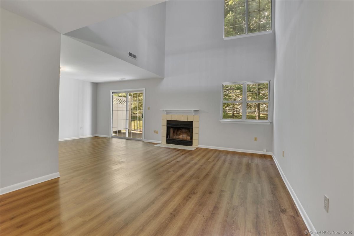 Rocky Hill, Connecticut 06067, United States, 2 Bedrooms Bedrooms, ,3 BathroomsBathrooms,Residential,Active,163817