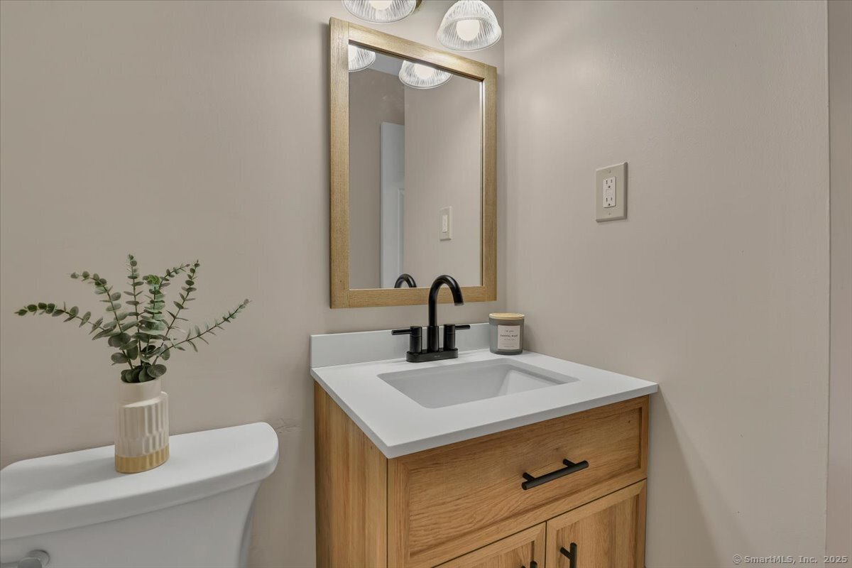 Rocky Hill, Connecticut 06067, United States, 2 Bedrooms Bedrooms, ,3 BathroomsBathrooms,Residential,Active,163817