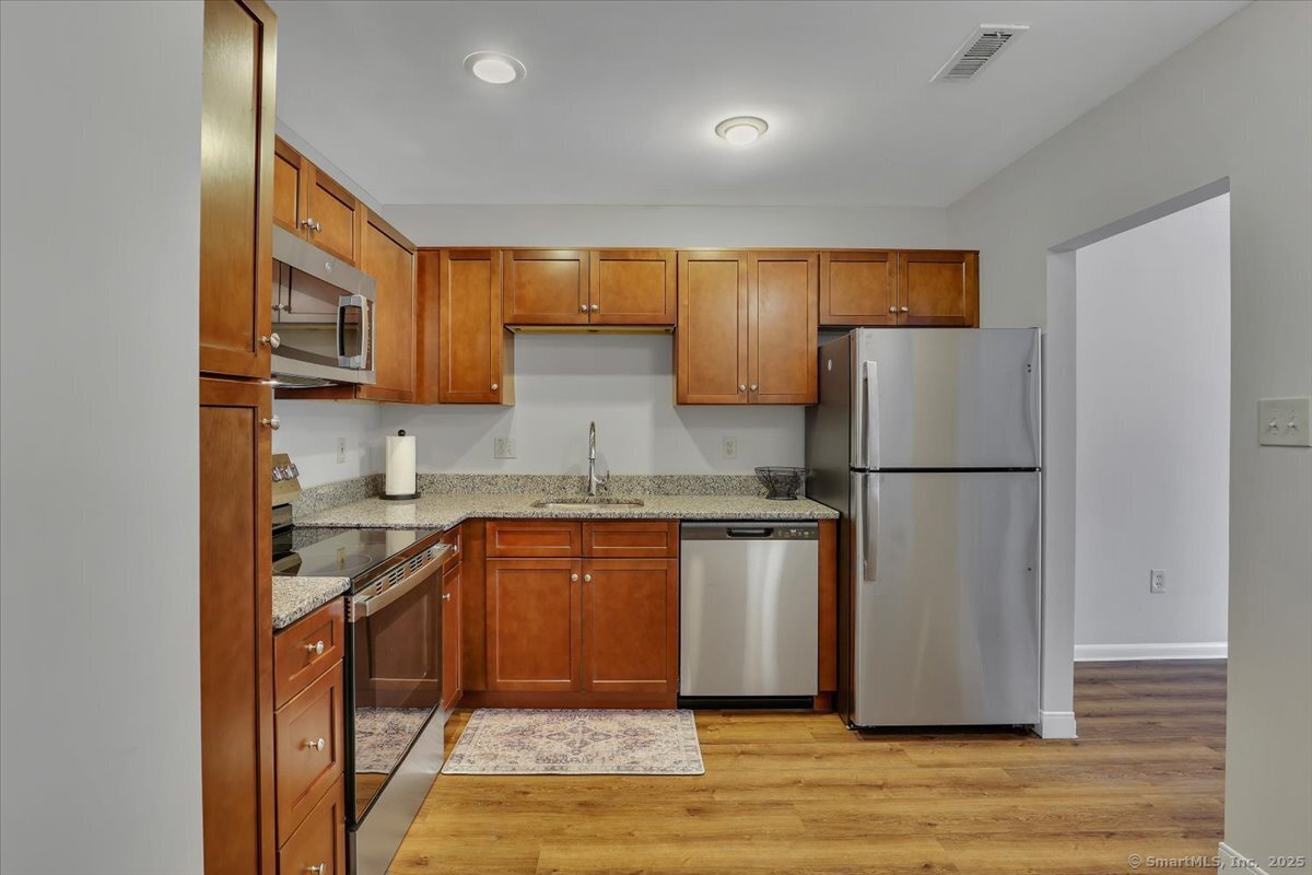 Rocky Hill, Connecticut 06067, United States, 2 Bedrooms Bedrooms, ,3 BathroomsBathrooms,Residential,Active,163817