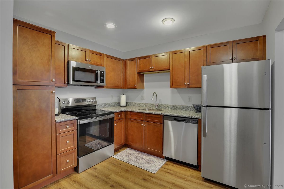 Rocky Hill, Connecticut 06067, United States, 2 Bedrooms Bedrooms, ,3 BathroomsBathrooms,Residential,Active,163817