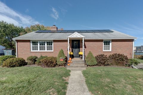 Photo of 158 Newtown Street, Middletown, CT 06457 (MLS # 24134939)