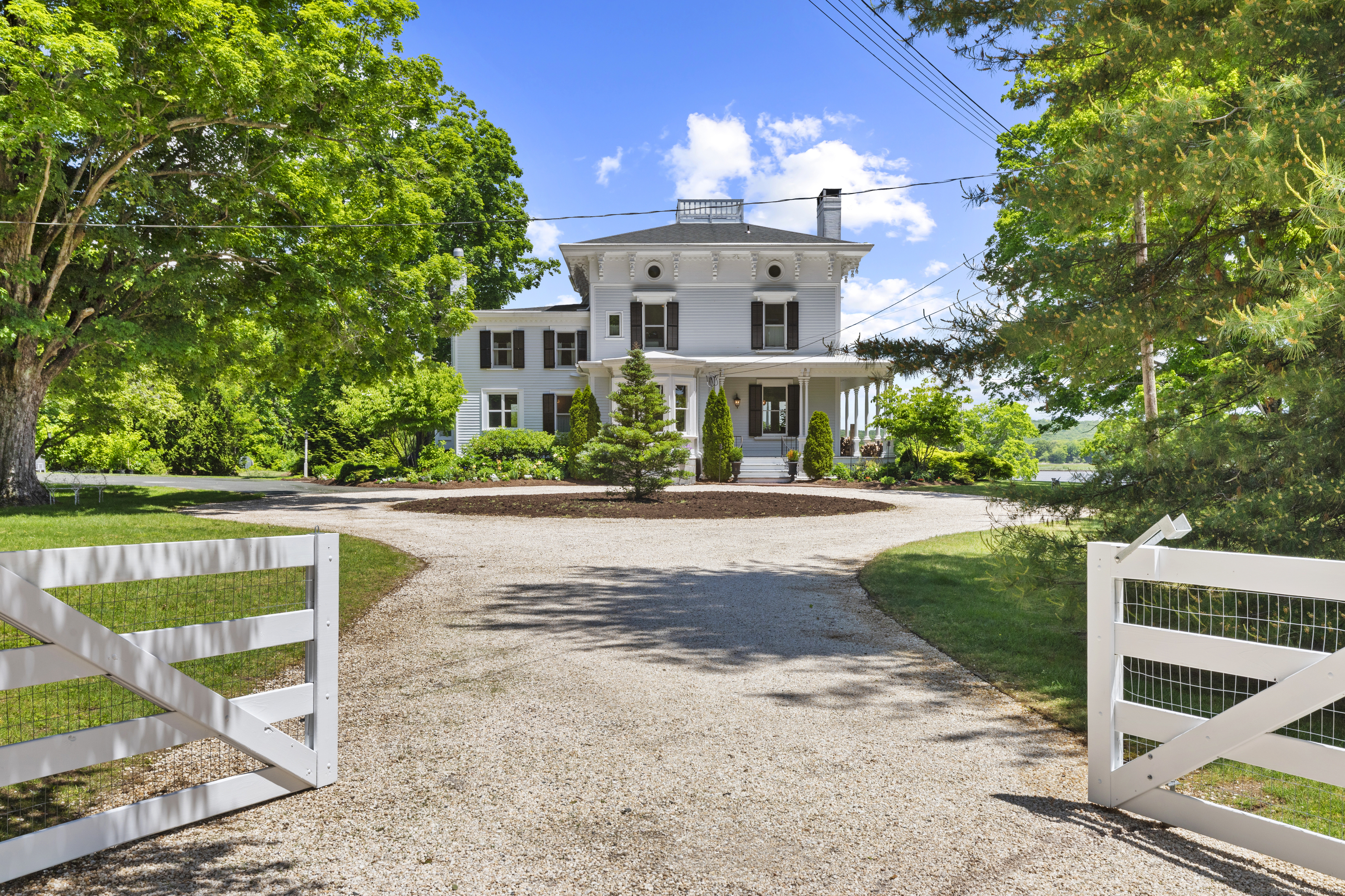 Foxboro Road, Essex, Connecticut - 4 Bedrooms  
5 Bathrooms  
13 Rooms - 