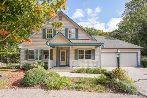 Photo of 5 Carlisle Lane #5, East Lyme, CT 06357 (MLS # 24039187)
