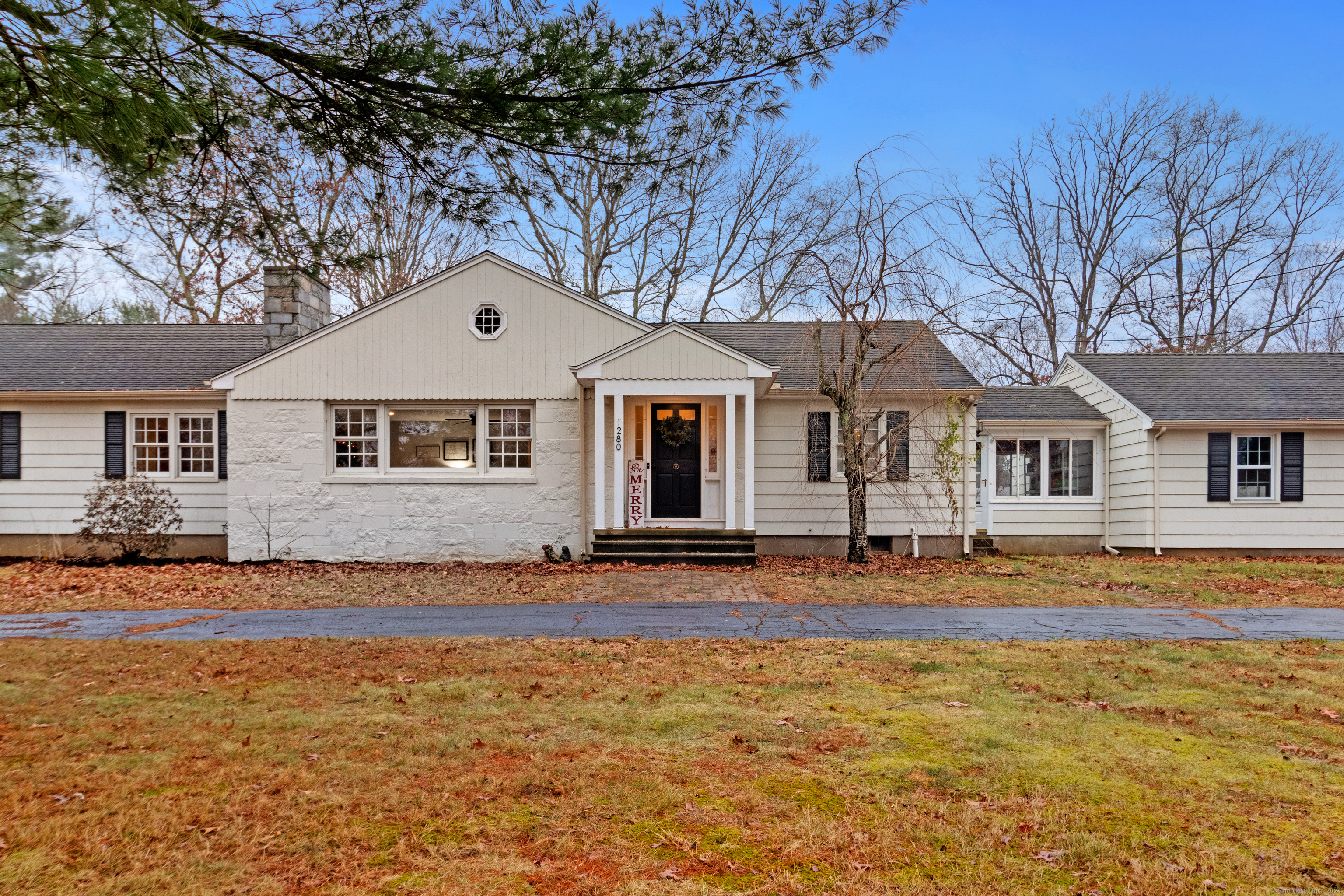 Little Meadow Road, Guilford, Connecticut - 5 Bedrooms  
3 Bathrooms  
8 Rooms - 