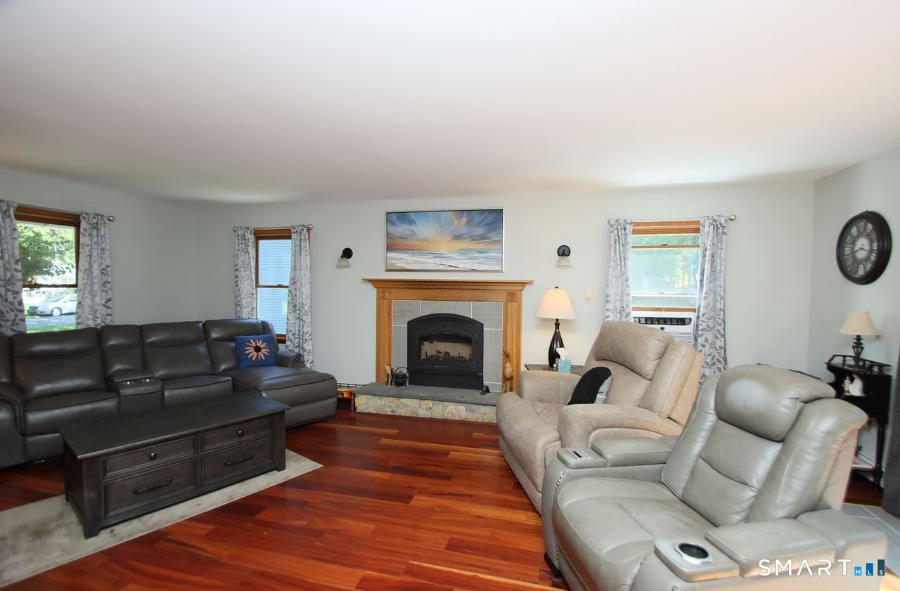 34 Sherry Lane