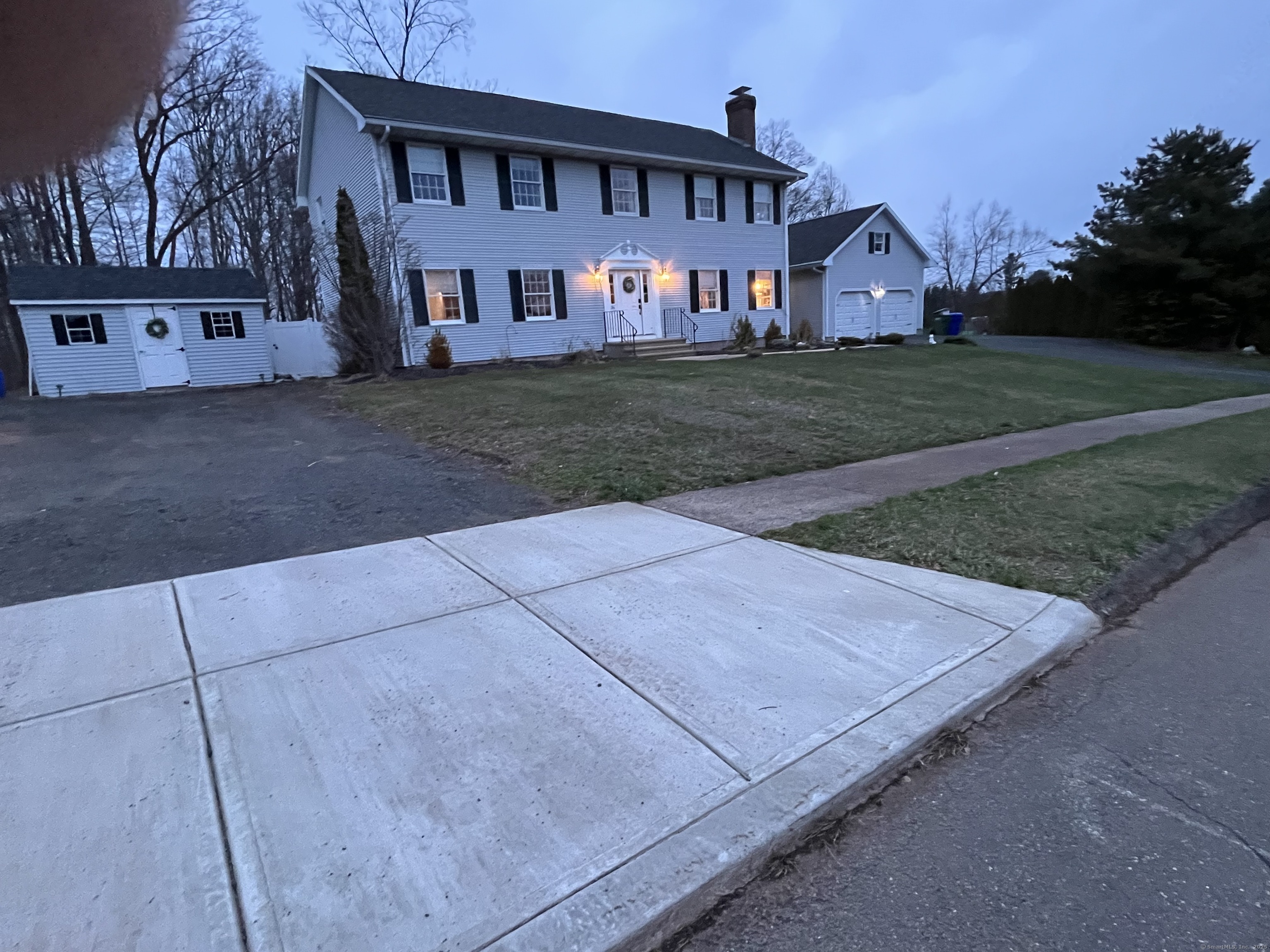 Mcgrath Drive, Middletown, Connecticut - 4 Bedrooms  
4 Bathrooms  
9 Rooms - 
