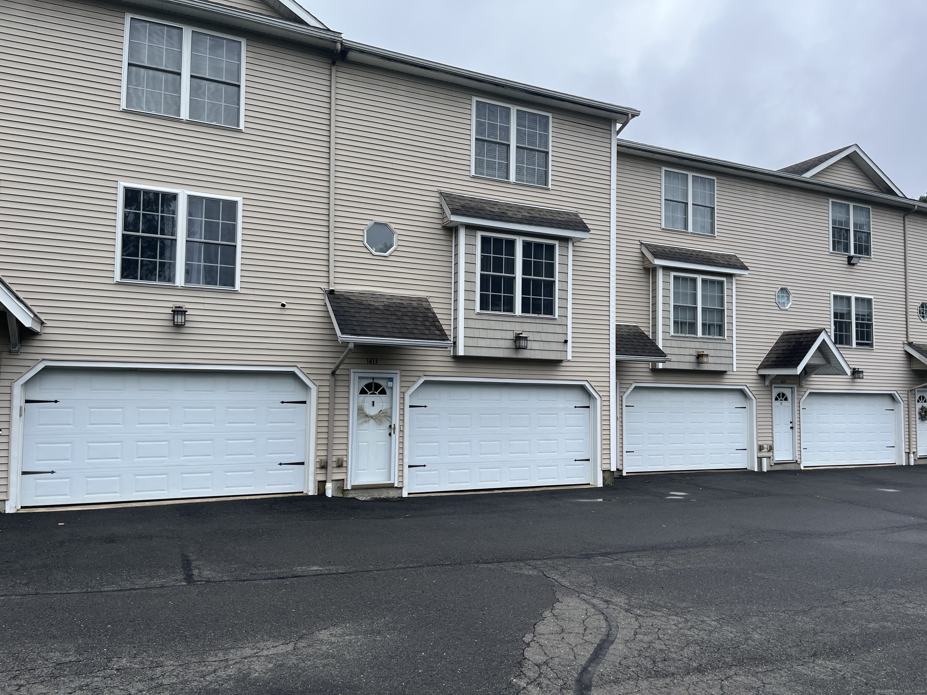 View Waterbury, CT 06704 townhome