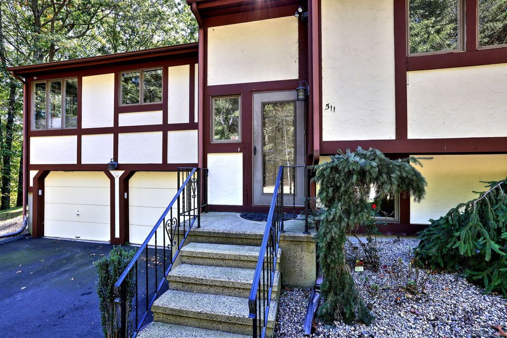 Photo of 690 Forest Road #511, West Haven, CT 06516 (MLS # 24130700)