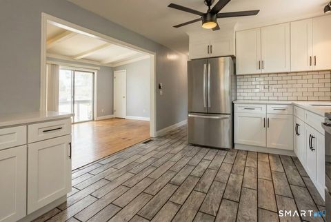 Photo of 24 Pearl Street, Glastonbury, CT 06033 (MLS # 24151464)