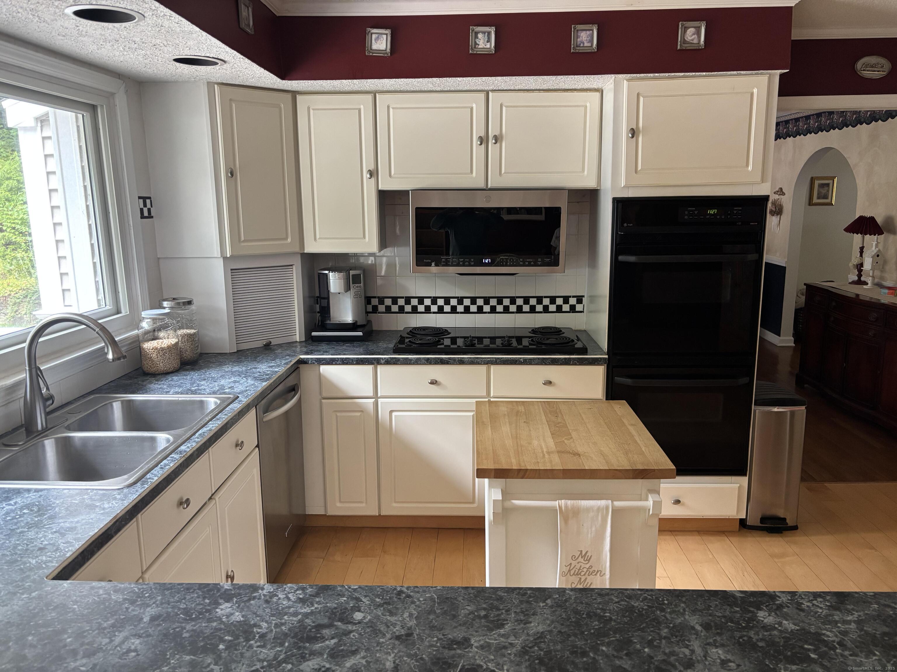 80 Pine Hollow Drive