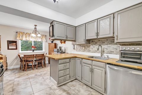 Tiny photo for 132 Country Place #132, Shelton, CT 06484 (MLS # 24136707)