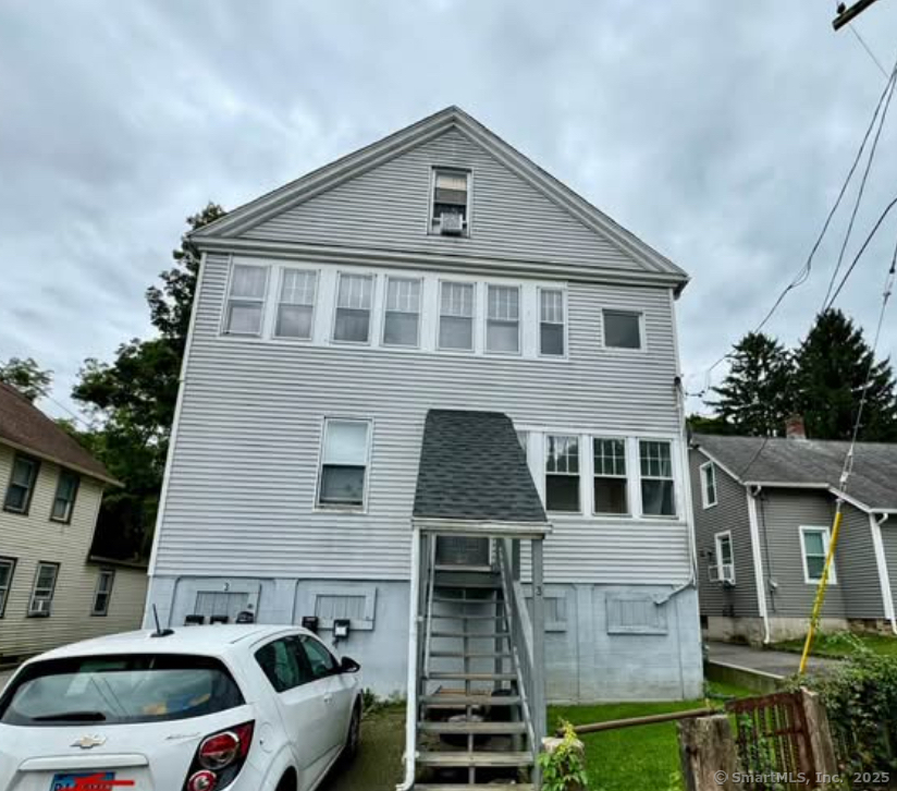 Hill Street 1, Seymour, Connecticut - 1 Bedrooms  
1 Bathrooms  
4 Rooms - 