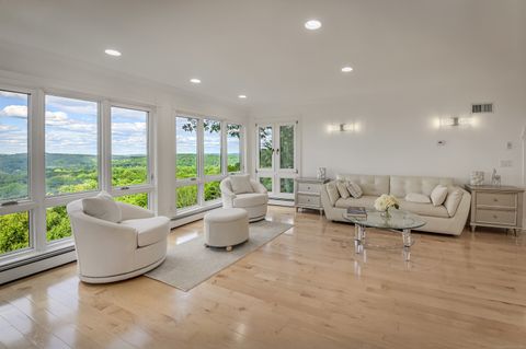 Tiny photo for 10 Hillcrest Court, Ridgefield, CT 06877 (MLS # 24114294)