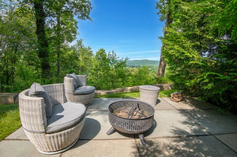 Tiny photo for 10 Hillcrest Court, Ridgefield, CT 06877 (MLS # 24114294)