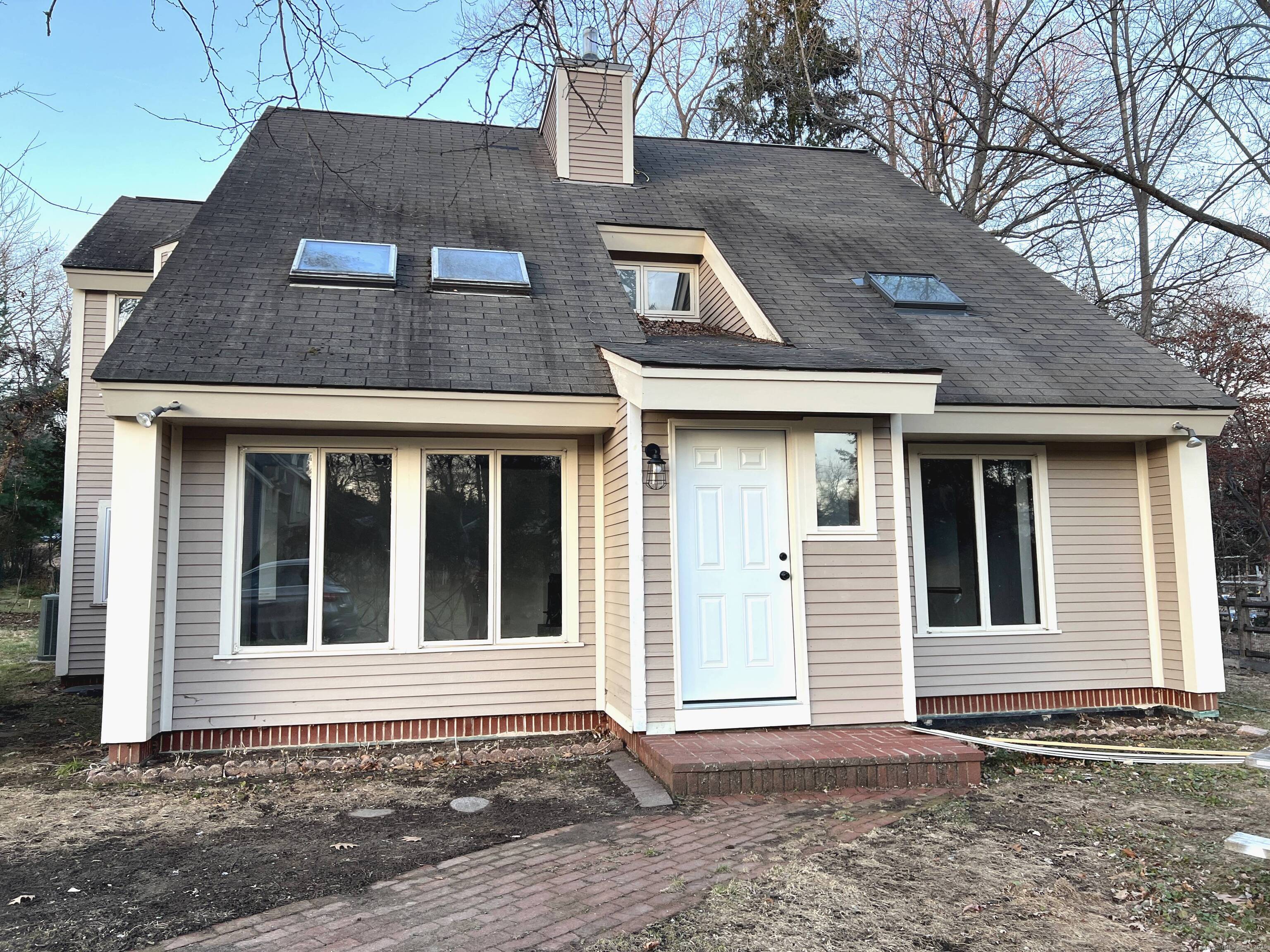 Rental Property at 107 Mulberry Street, Stamford, Connecticut - Bedrooms: 4 
Bathrooms: 2 
Rooms: 7  - $4,200 MO.