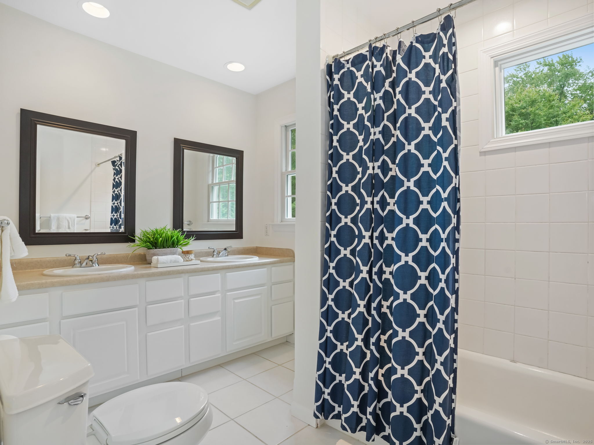 Weston, Connecticut 06883, United States, 4 Bedrooms Bedrooms, ,3 BathroomsBathrooms,Residential,Active,214465