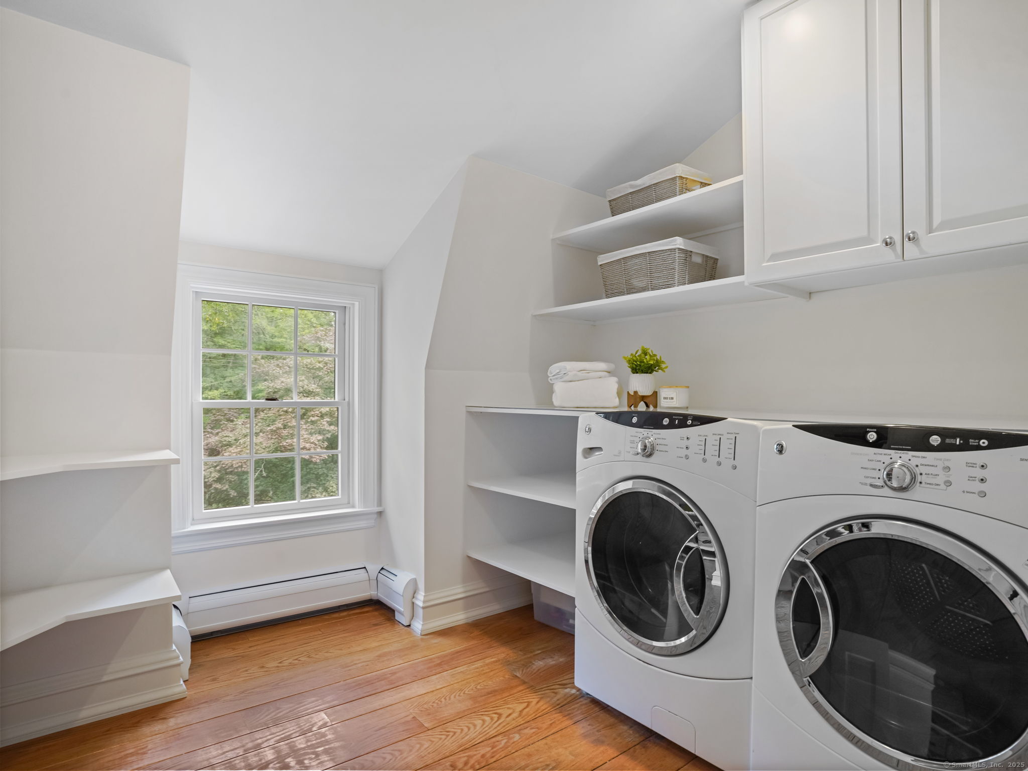 Weston, Connecticut 06883, United States, 4 Bedrooms Bedrooms, ,3 BathroomsBathrooms,Residential,Active,214465