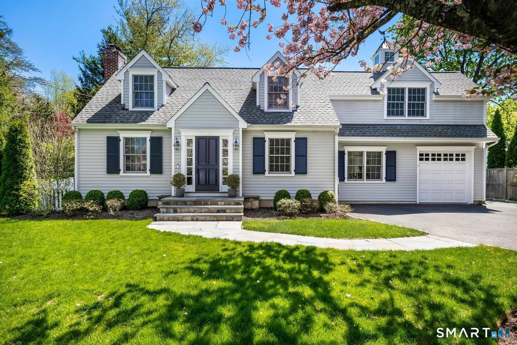 Photo of 6 Oak Crest, Darien, CT 06820 (MLS # 24216693)