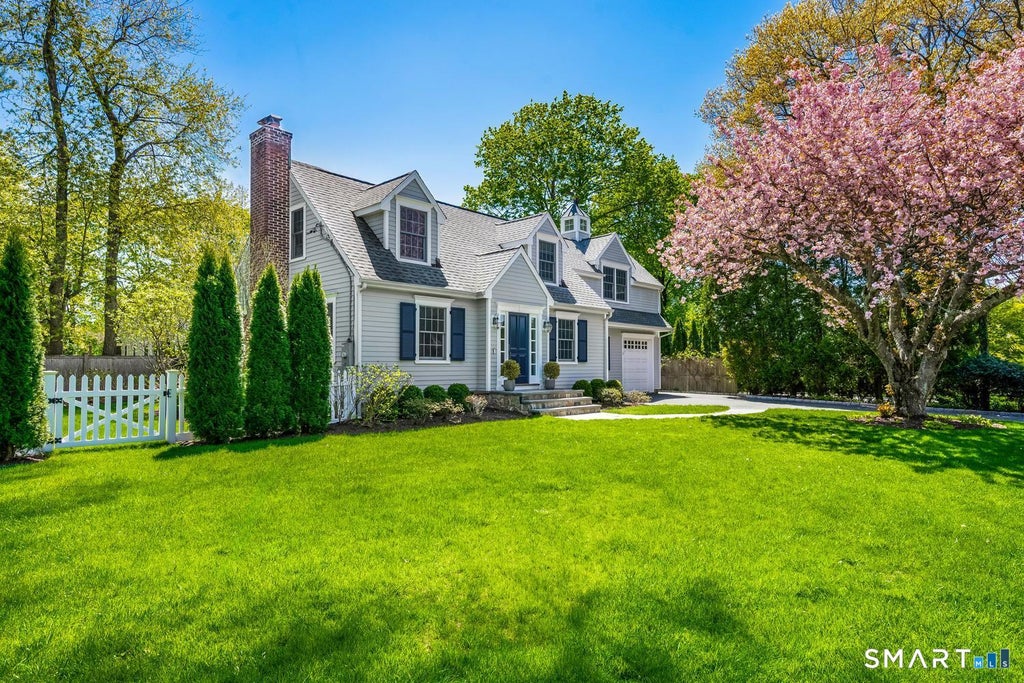 Photo of 6 Oak Crest, Darien, CT 06820 (MLS # 24216693)