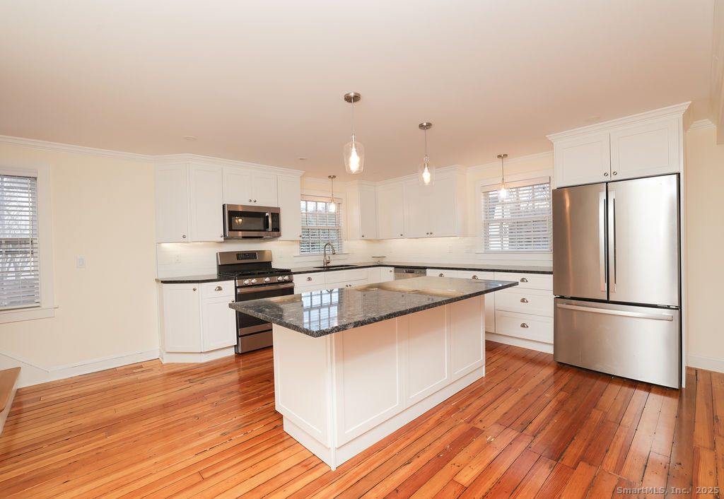 792 Farmington Avenue APT 106