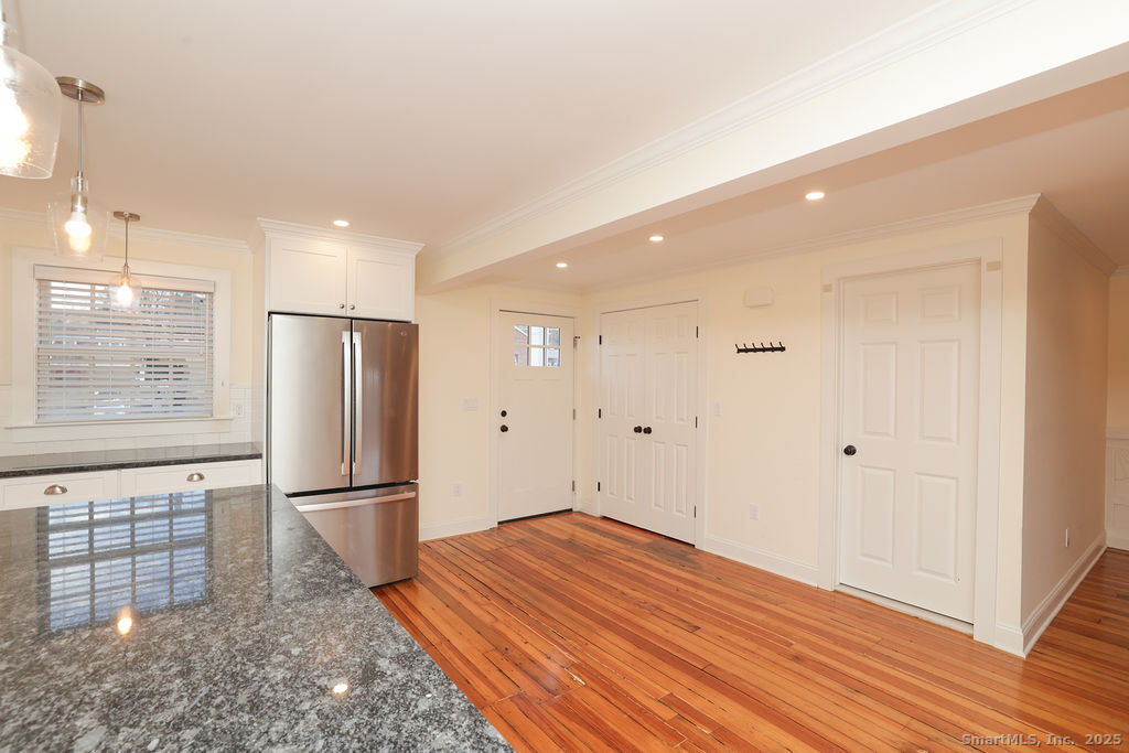 792 Farmington Avenue APT 106