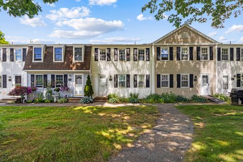 Townhouse in Ledyard CT 4 Lakeside Drive.jpg