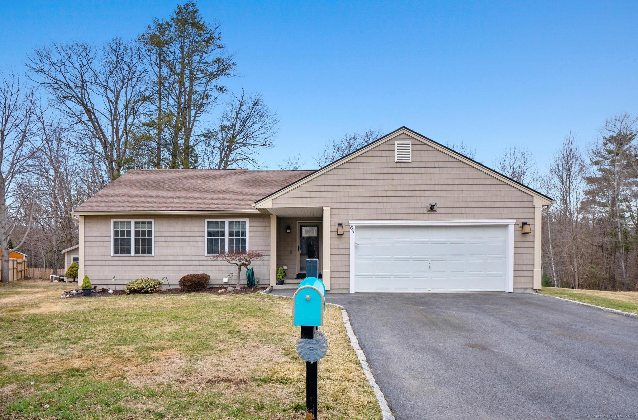 Sage Way Way, Torrington, Connecticut - 3 Bedrooms  
2 Bathrooms  
5 Rooms - 