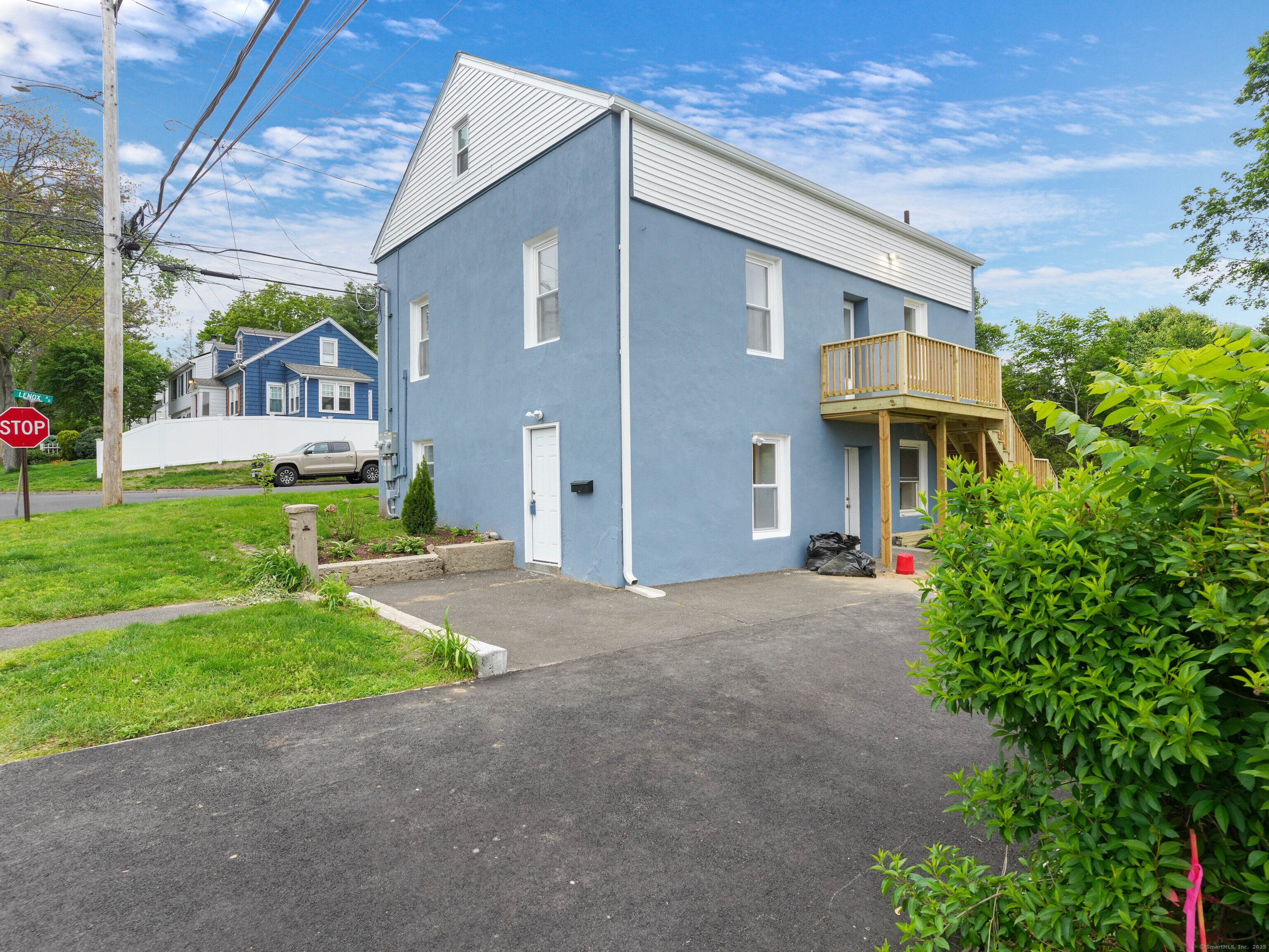 Crane Street, Fairfield, Connecticut - 2 Bedrooms  
1 Bathrooms  
4 Rooms - 