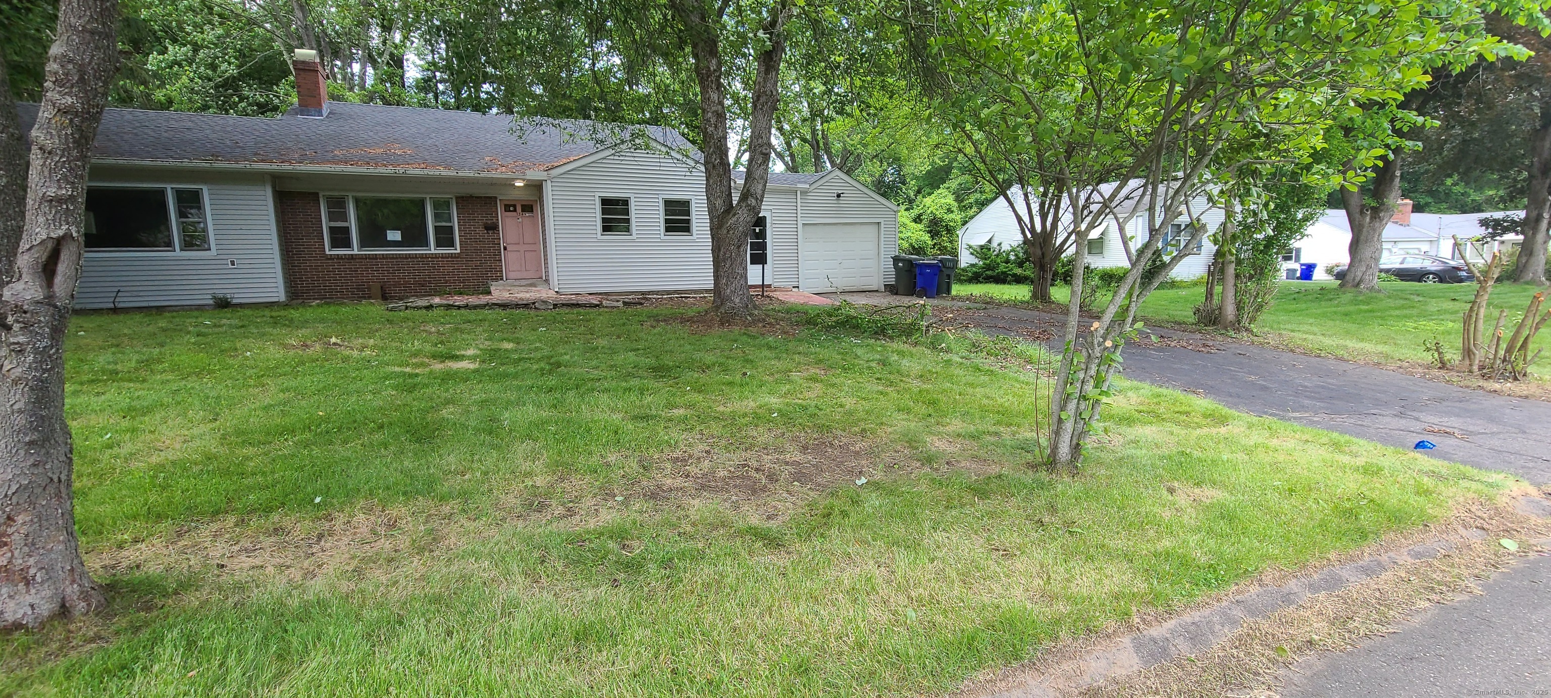 Property for Sale at Sunset Street, Windsor Locks, Connecticut - Bedrooms: 2 
Bathrooms: 3 
Rooms: 5  - $199,900
