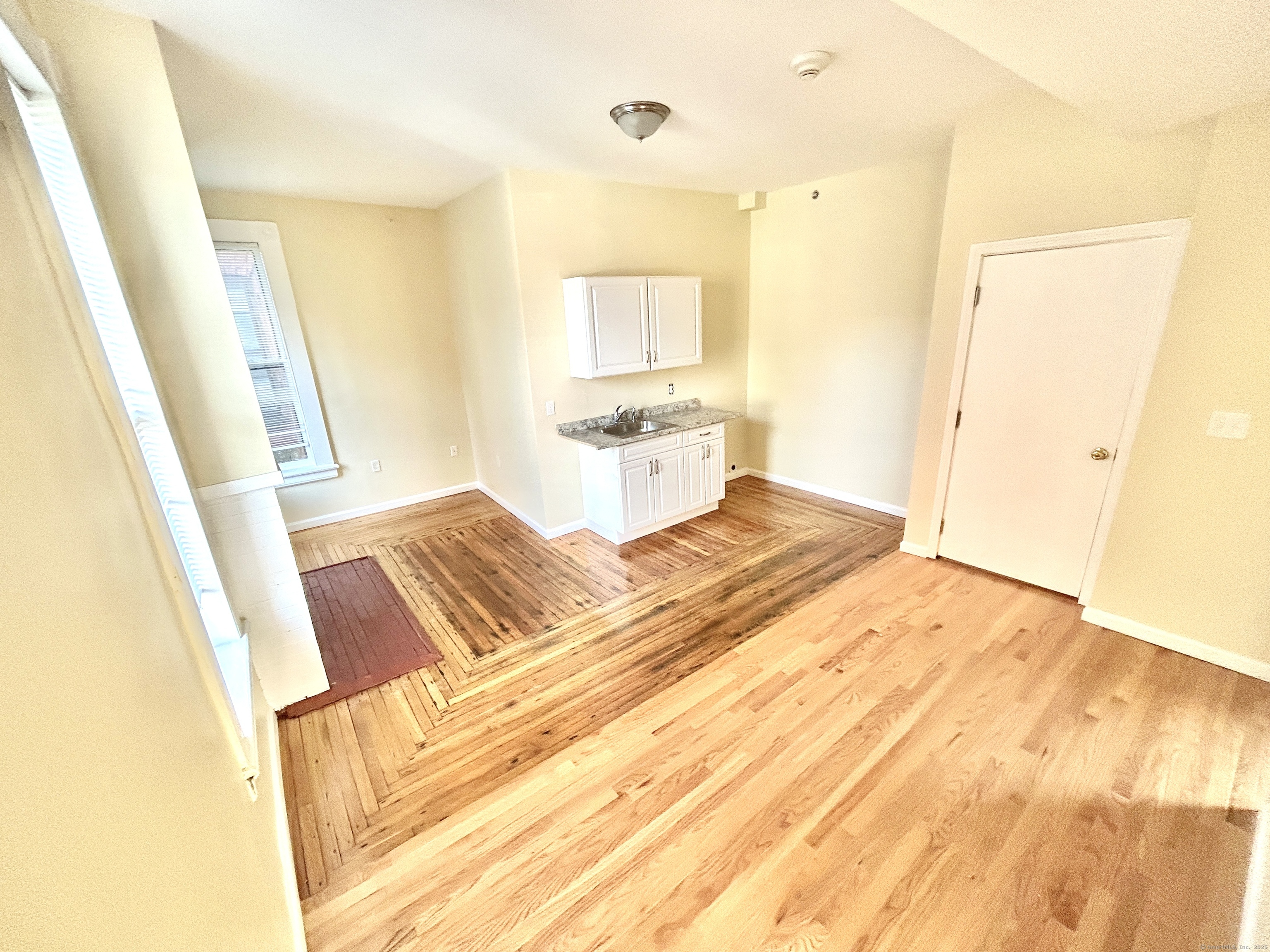 Rental Property at W Main Street 2J, Waterbury, Connecticut - Bedrooms: 1 
Bathrooms: 1 
Rooms: 2  - $1,100 MO.