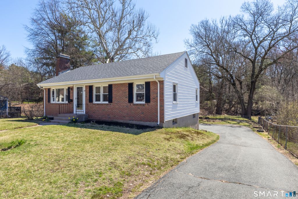 Photo of 256 Charter Oak Street, Manchester, CT 06040 (MLS # 24165575)