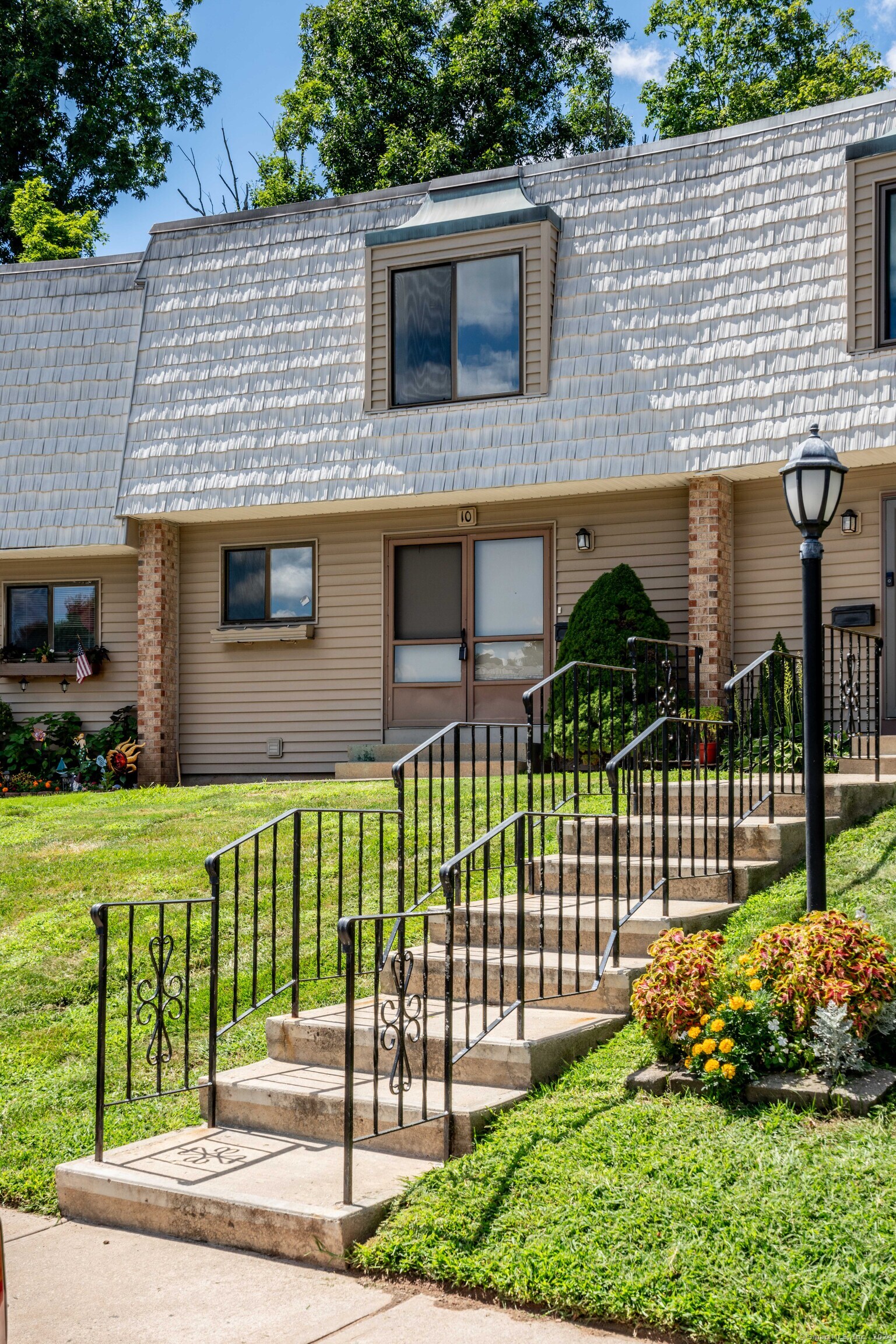 View Cromwell, CT 06416 townhome