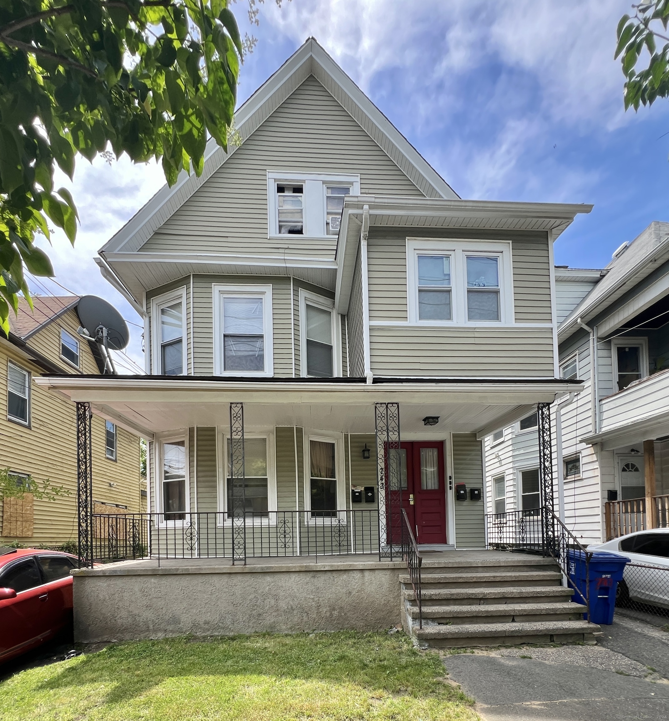 Property for Sale at 743 Iranistan Avenue, Bridgeport, Connecticut - Bedrooms: 6 
Bathrooms: 3 
Rooms: 5  - $430,000