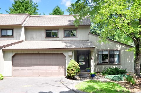 Photo of 16 Applewood Lane #16, Avon, CT 06001 (MLS # 24106175)