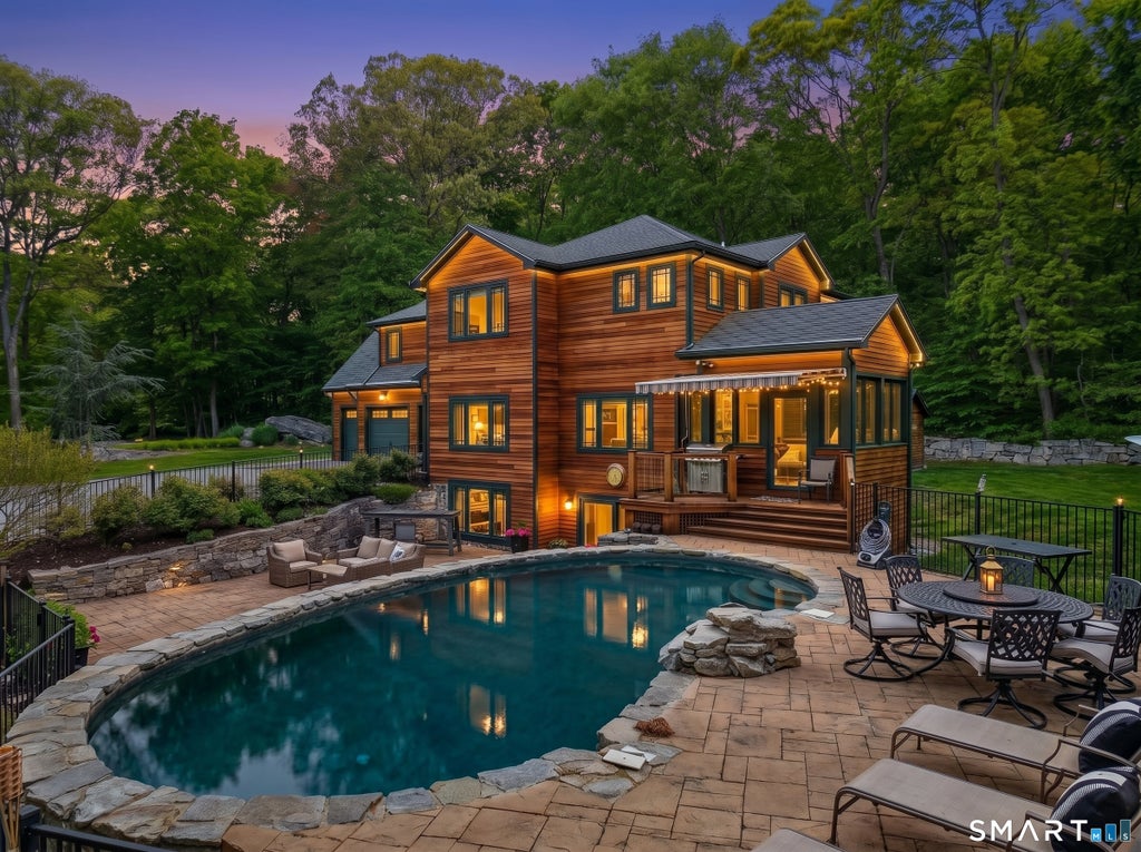 Photo of 178 Great Neck Road, Waterford, CT 06385 (MLS # 24207409)