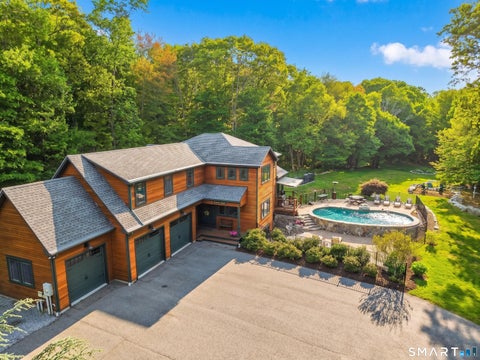 Homes For Sale - 178 Great Neck Road<br/> Waterford, CT 06385
