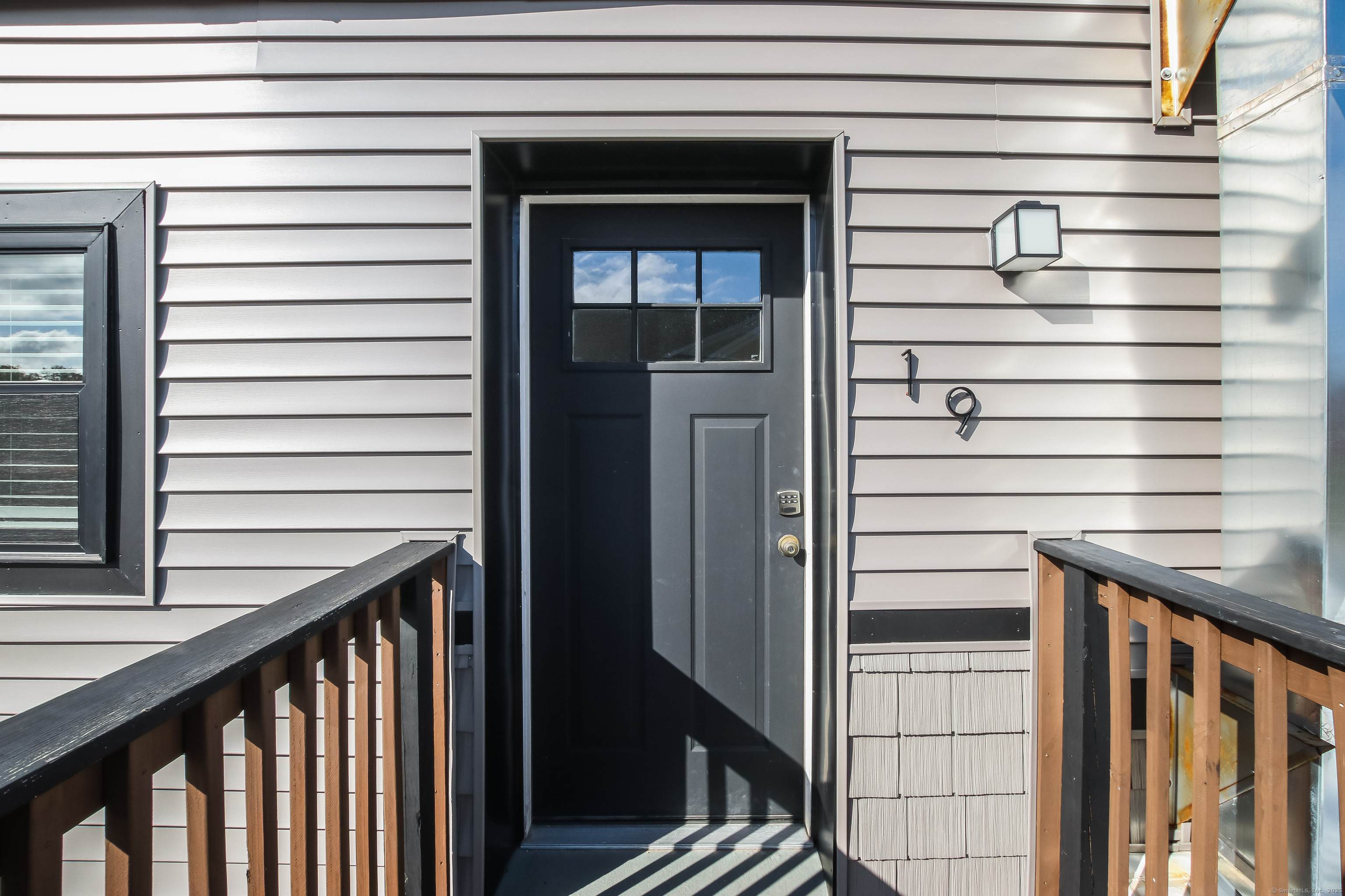 Marlborough, Connecticut 06447, United States, 2 Bedrooms Bedrooms, ,1 BathroomBathrooms,Residential,Pending,90963