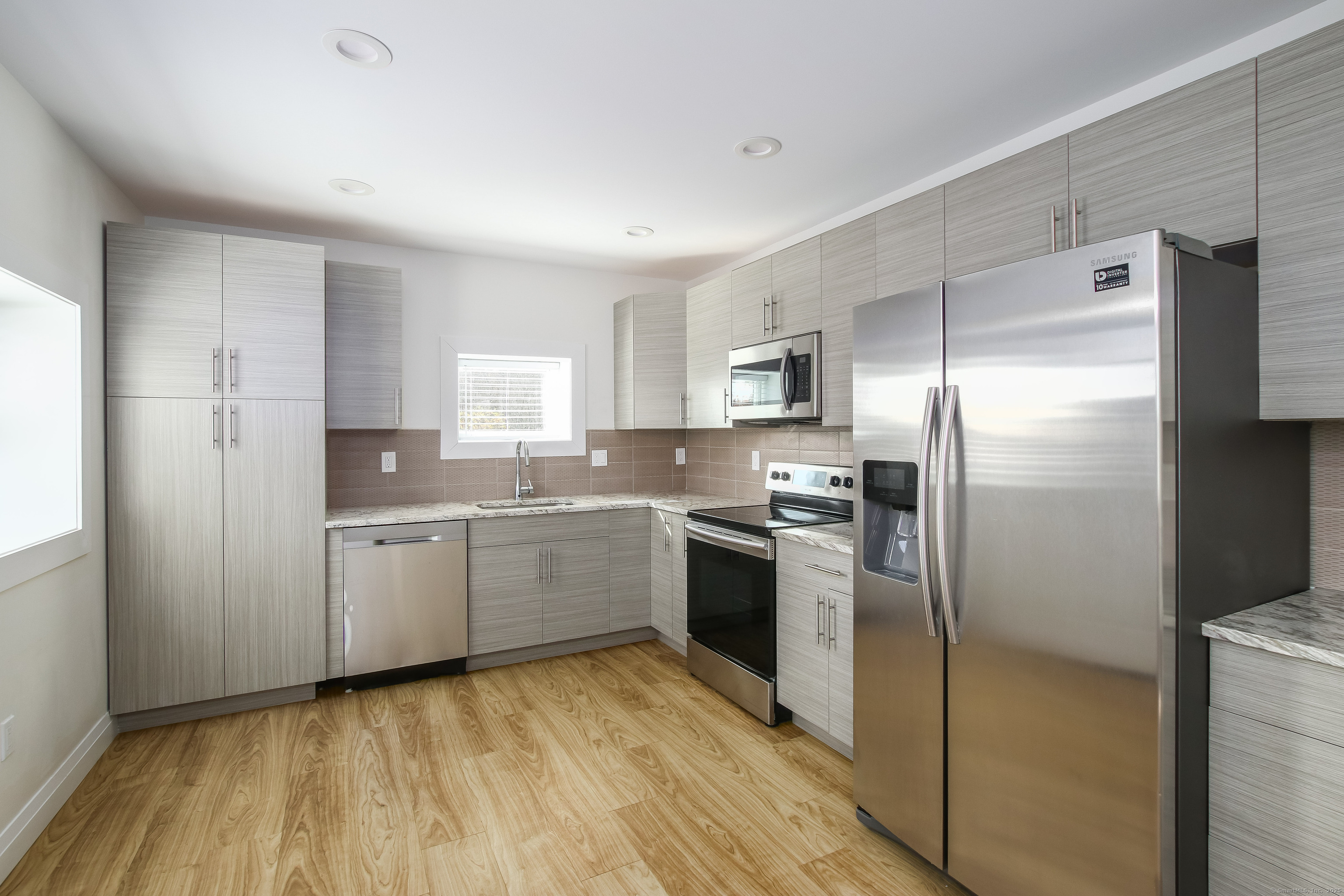 Marlborough, Connecticut 06447, United States, 2 Bedrooms Bedrooms, ,1 BathroomBathrooms,Residential,Pending,90963