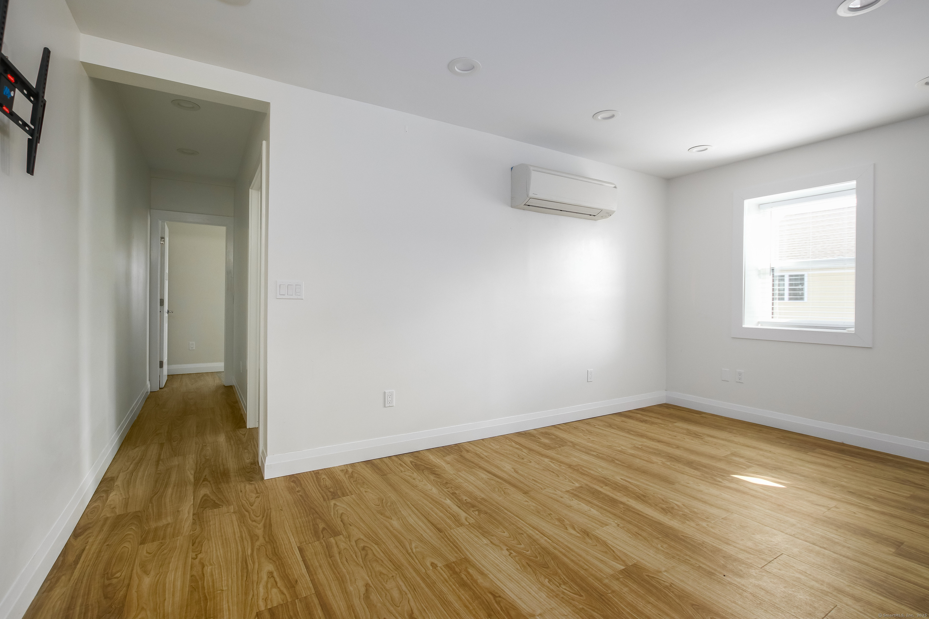 Marlborough, Connecticut 06447, United States, 2 Bedrooms Bedrooms, ,1 BathroomBathrooms,Residential,Pending,90963