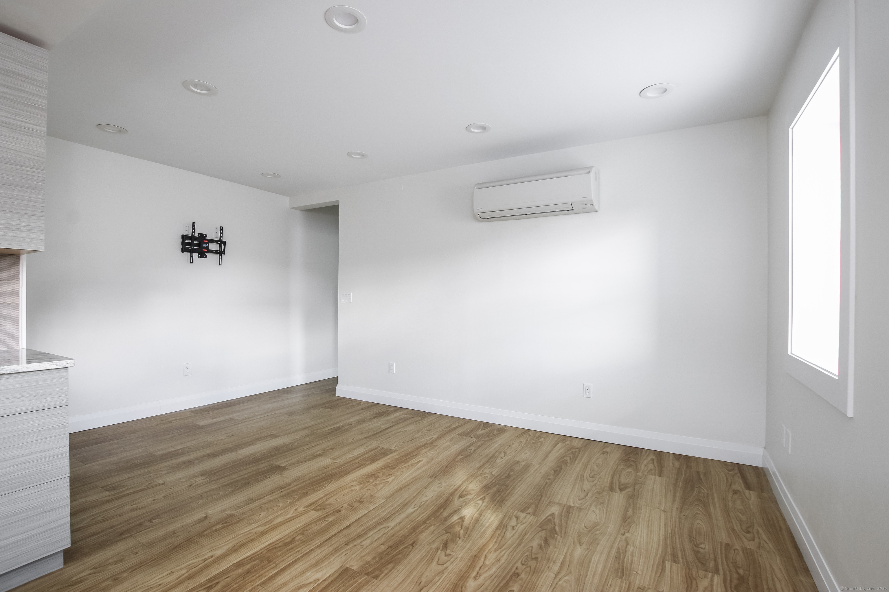 Marlborough, Connecticut 06447, United States, 2 Bedrooms Bedrooms, ,1 BathroomBathrooms,Residential,Pending,90963