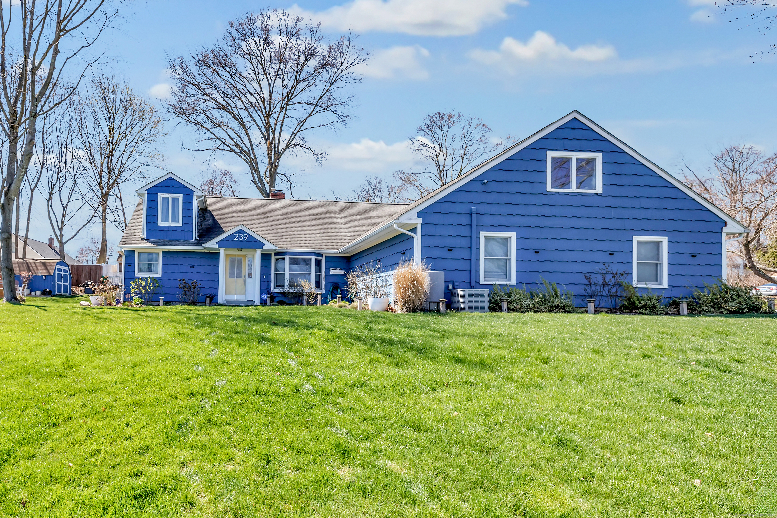 Bayberry Lane, Stratford, Connecticut - 4 Bedrooms  
3 Bathrooms  
7 Rooms - 