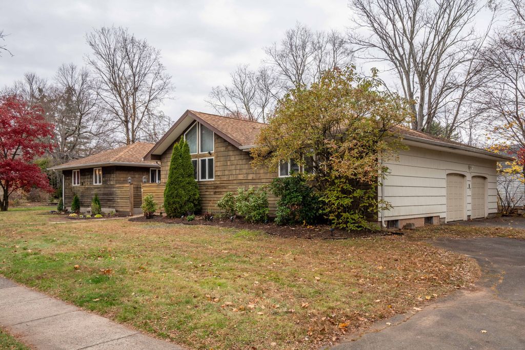 Photo of 148 King Philip Drive, West Hartford, CT 06117 (MLS # 24159445)