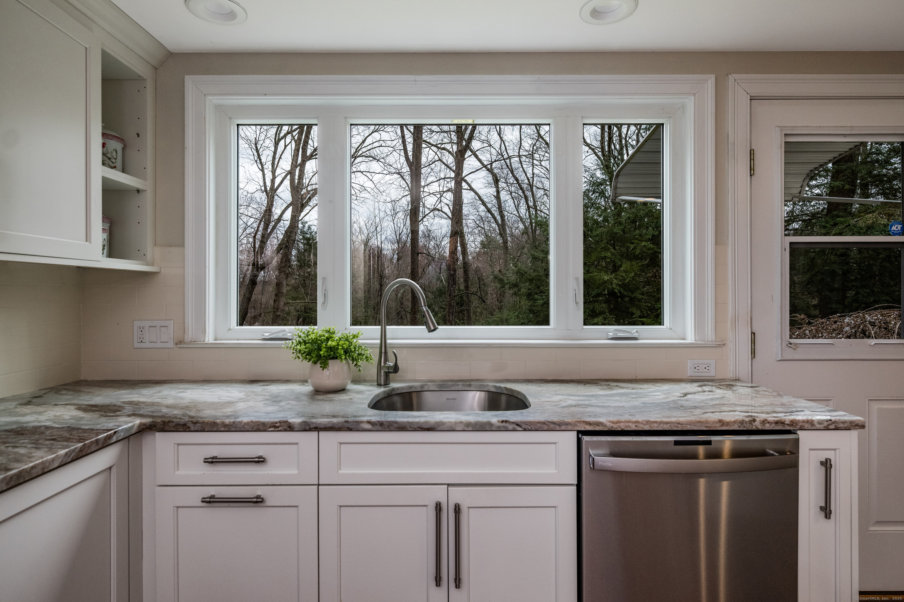 26 Latimer Lane, Simsbury, Connecticut image 7