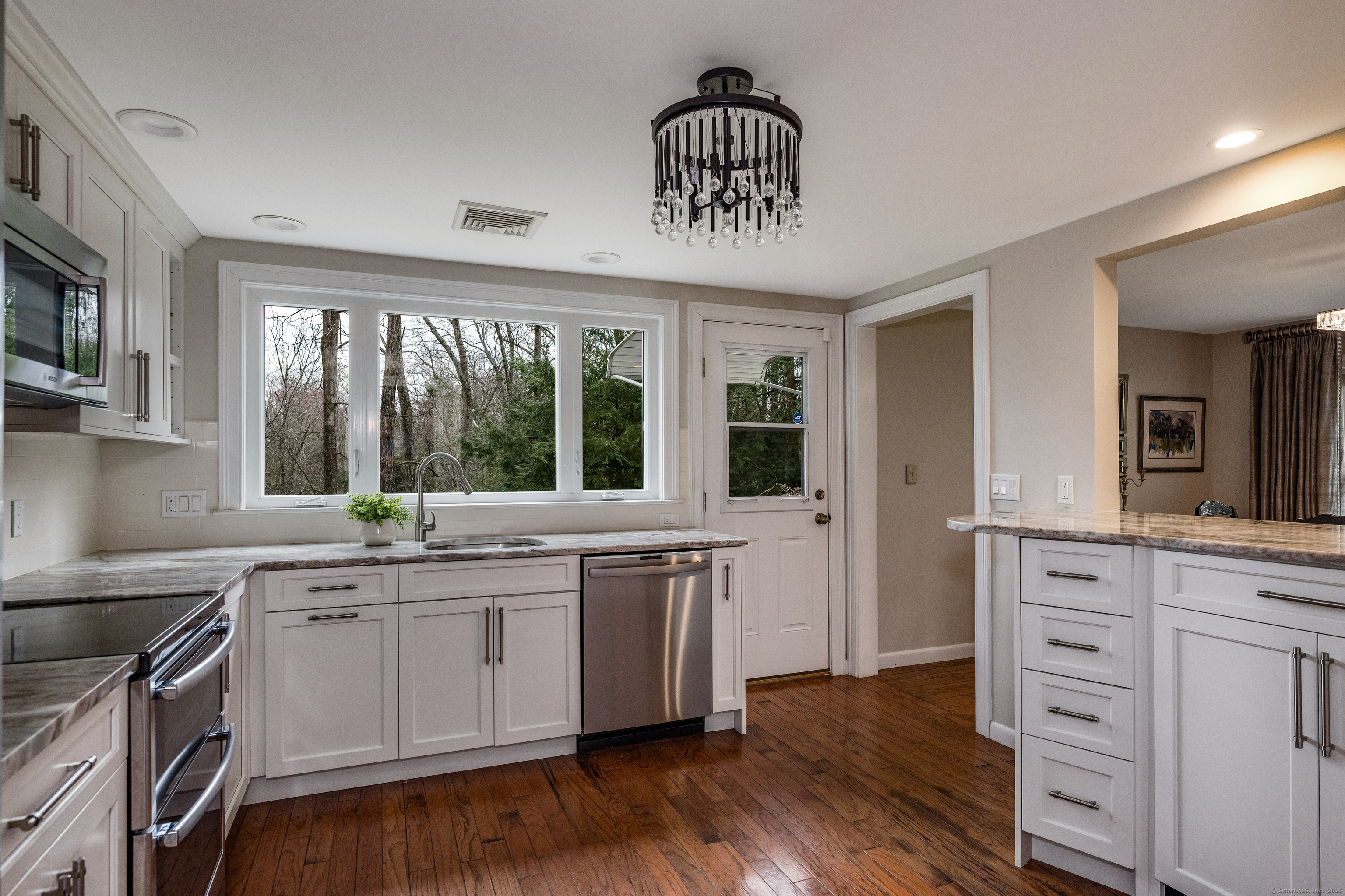 26 Latimer Lane, Simsbury, Connecticut image 6