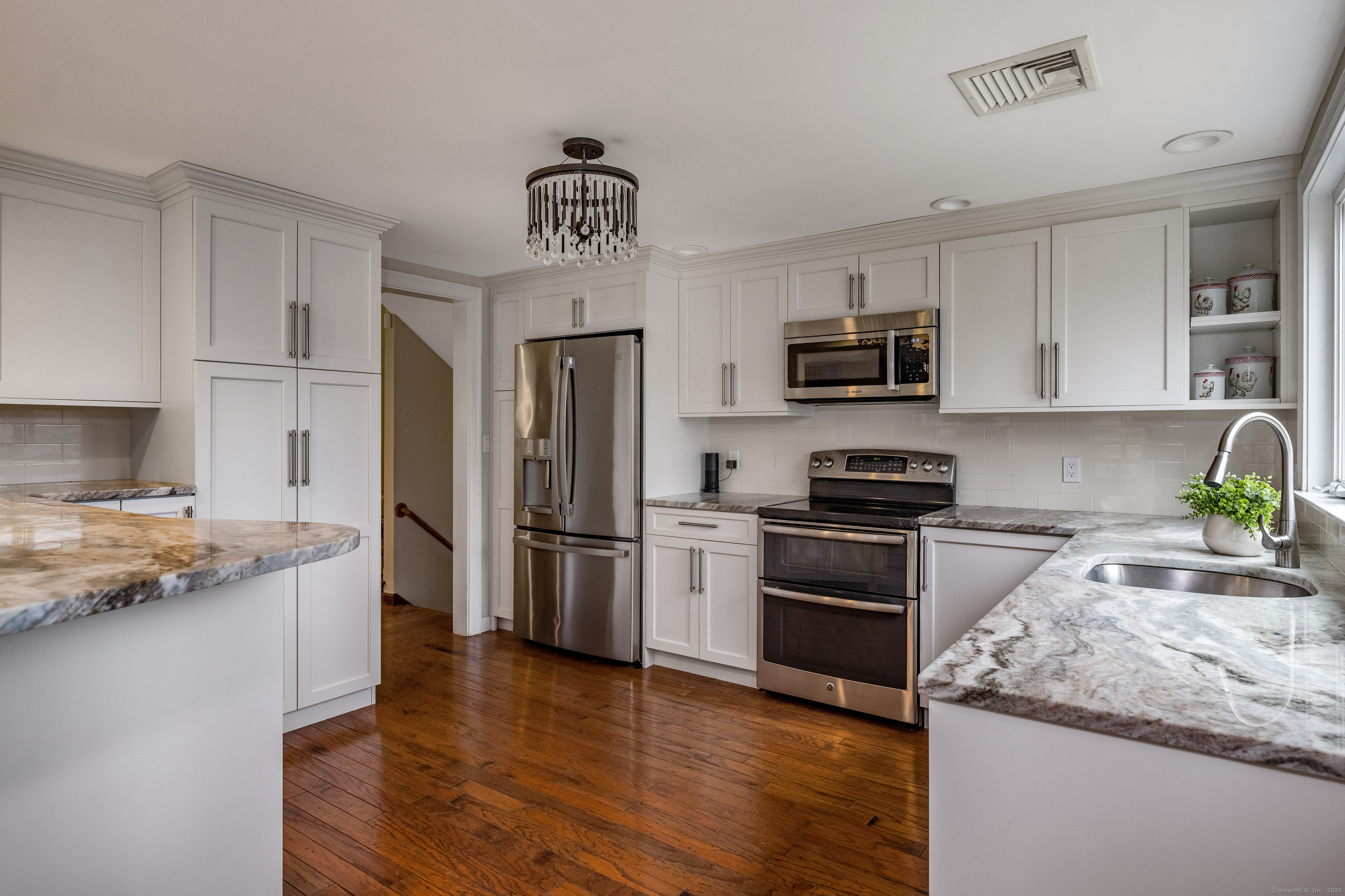 26 Latimer Lane, Simsbury, Connecticut image 5
