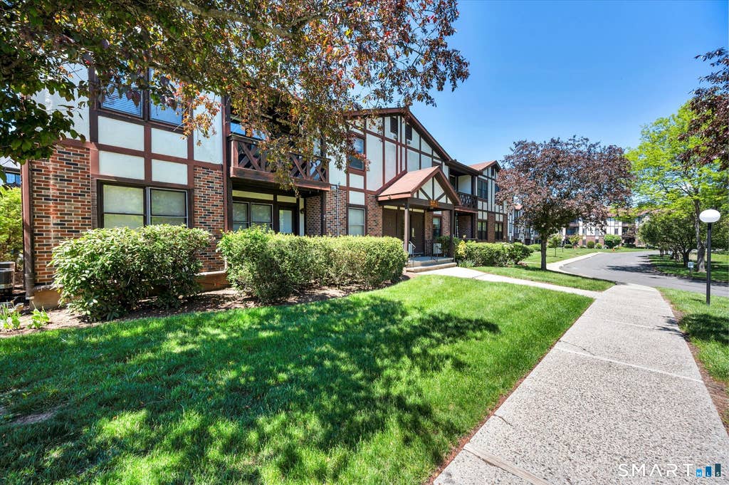 Photo of 365 Mather Street #47, Hamden, CT 06514 (MLS # 24175008)