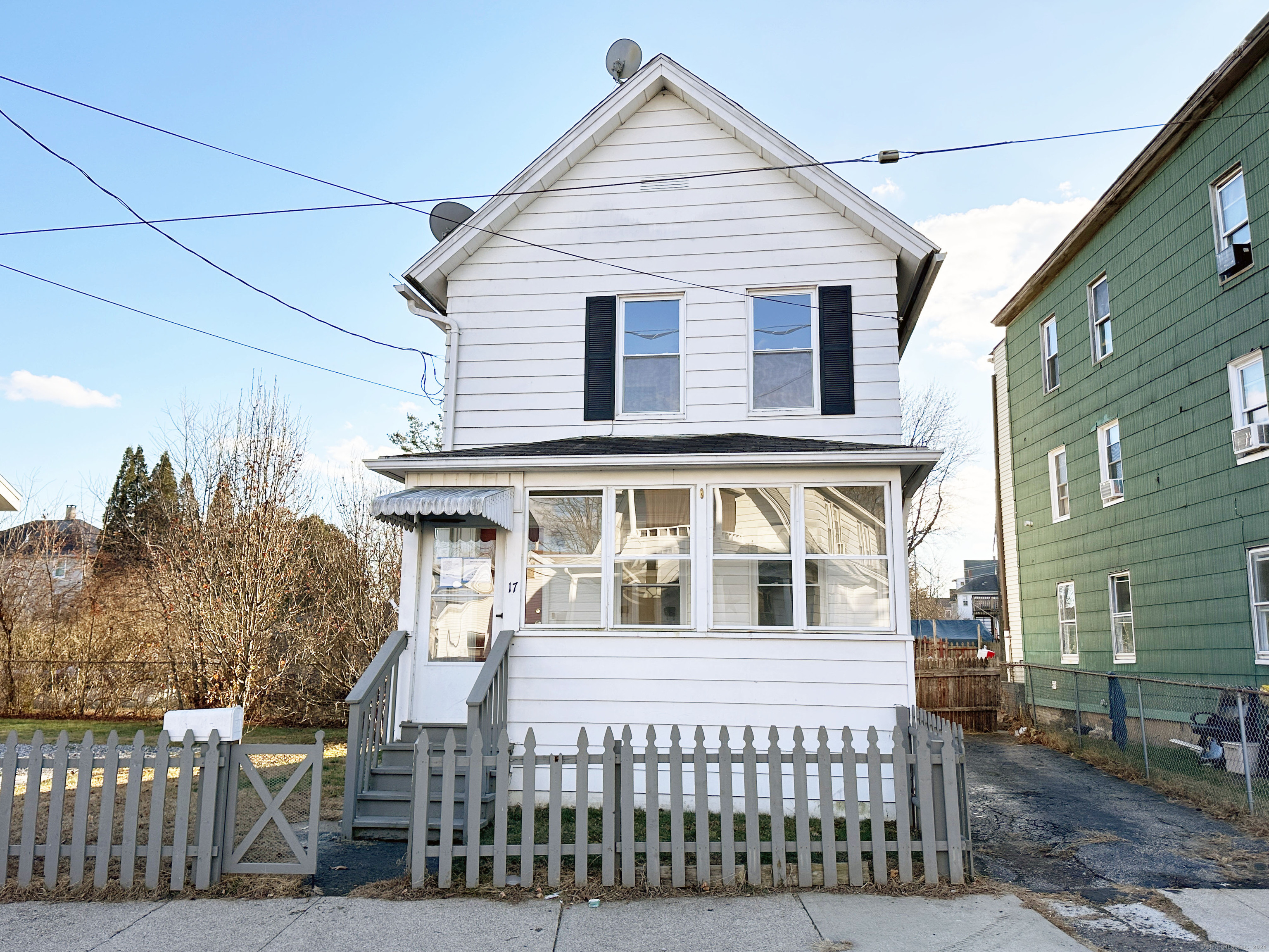 May Street, Ansonia, Connecticut - 2 Bedrooms  
1 Bathrooms  
4 Rooms - 